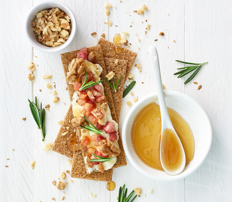Gorgonzola- och baconrøre med valnøtter og honning